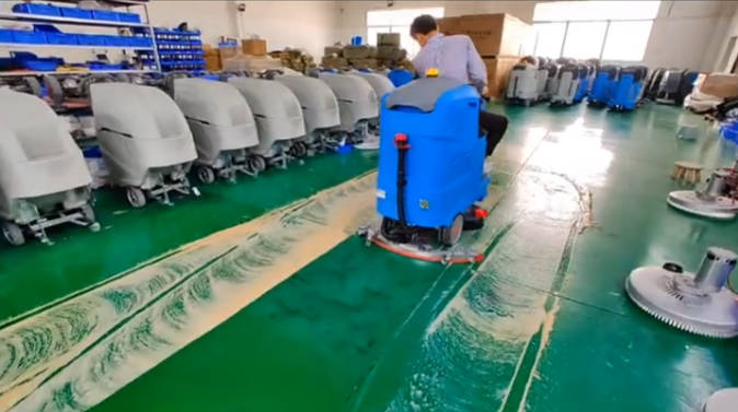 圣安多尼堂2023年还在用人工的物业保洁不妨试试洗地机吧